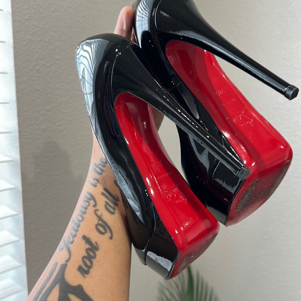 Gorgeous lady peep by Christian Louboutin